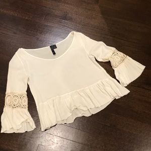 Off white 3/4 bell sleeve shirt!